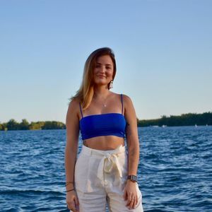 Meet your Posher, Daniela